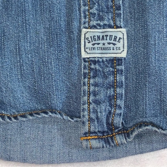 *READ DESCRIPTION* Levi Strauss women’s Signature Denim Shirt Sz Small - Picture 4 of 8
